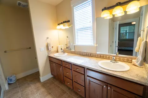 Bath - 1111 Daisy Ln #3-2, Fruita, CO 81521 photo 1 of 2