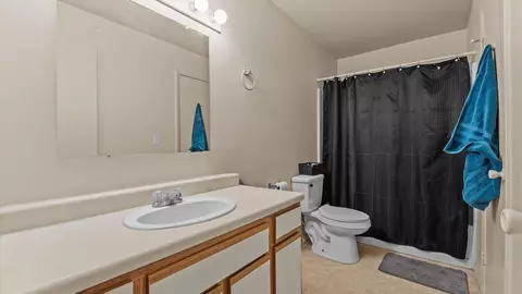 Bath - 804 W 812 W Cedar Ct, Fruita, CO 81521 photo 1 of 4