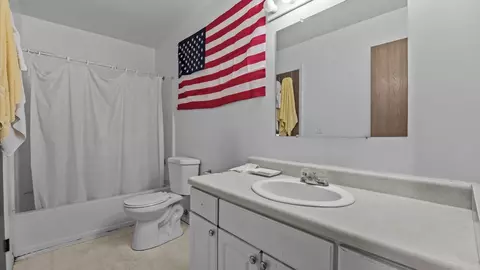 Bath - 804 W 812 W Cedar Ct, Fruita, CO 81521 photo 3 of 4