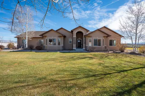 1322 Gold Lake Dr, Loma, CO 81524