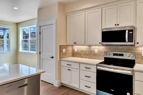 Kitchen - 1024 Snowdrop Ct, Fruita, CO 81521 photo 2 of 2