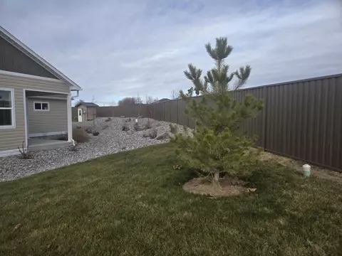 Exterior - 1024 Snowdrop Ct, Fruita, CO 81521 photo 5 of 5