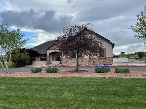 998 Crown Ct, Grand Junction, CO 81505
