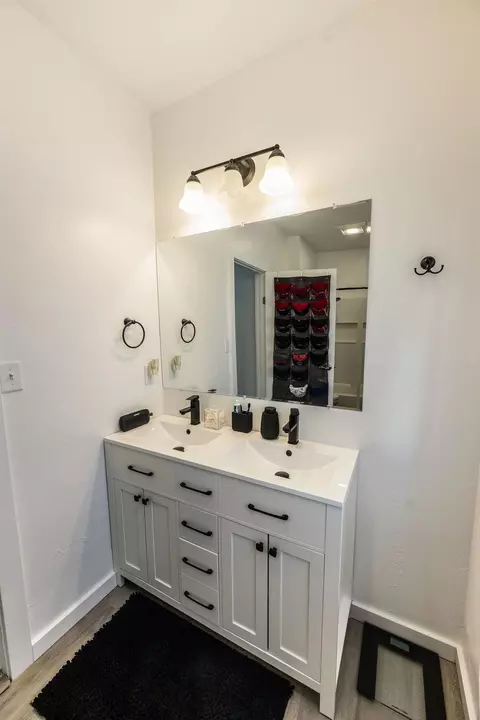 Bath - 323 E Concord Dr, Fruita, CO 81521 photo 1 of 3
