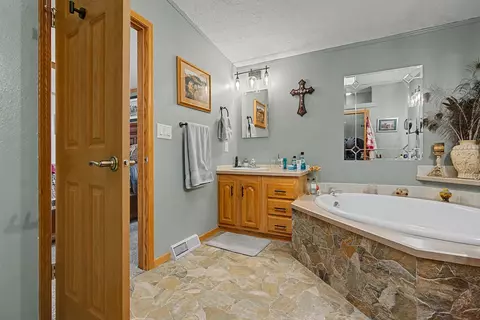Bath - 1679 L Rd, Fruita, CO 81521 photo 2 of 3