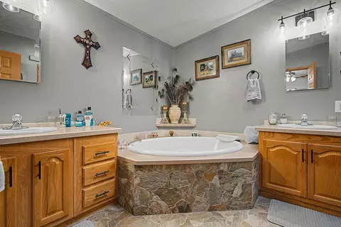 Bath - 1679 L Rd, Fruita, CO 81521 photo 1 of 3