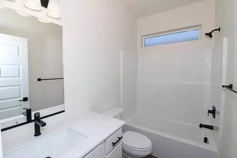 Bath - 1640 Rusty Rivet Rd, Fruita, CO 81521 photo 1 of 5