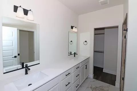 Bath - 1640 Rusty Rivet Rd, Fruita, CO 81521 photo 2 of 5