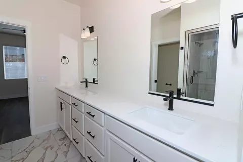 Bath - 1640 Rusty Rivet Rd, Fruita, CO 81521 photo 4 of 5