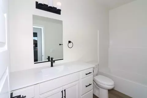 Bath - 1703 Rusty Rivet Rd, Fruita, CO 81521 photo 4 of 4