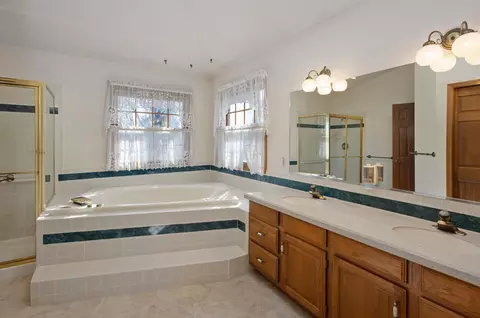 Bath - 1331 Ruby Way, Longmont, CO 80504 photo 2 of 3