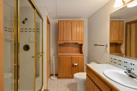Bath - 1331 Ruby Way, Longmont, CO 80504 photo 3 of 3