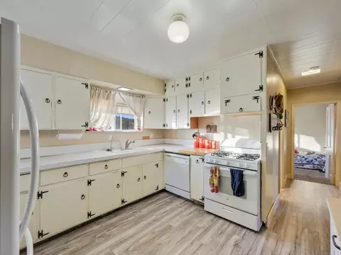 Kitchen - 10959 Mesa St, Mesa, CO 81643 photo 2 of 4