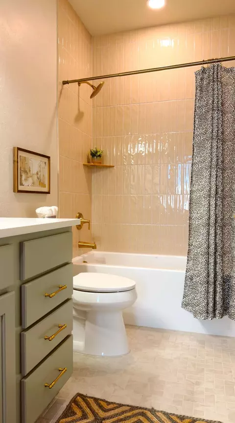 Bath - 1985 Tomochic Dr, Fruita, CO 81521 photo 1 of 7