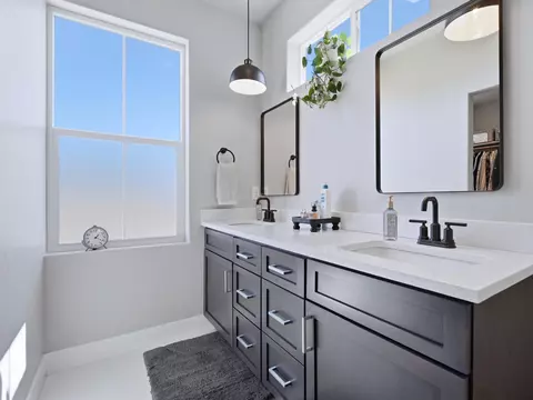 Bath - 734 Flamecrest Dr, Fruita, CO 81521 photo 1 of 2