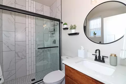 Bath - 834 Adams Dr, Fruita, CO 81521 photo 4 of 5