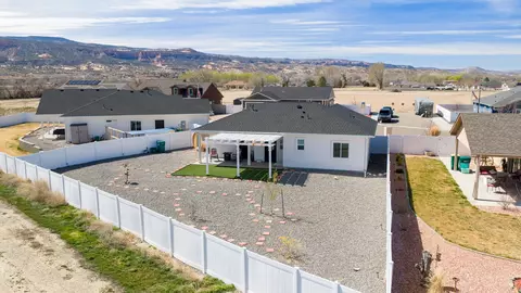 View/Area - 834 Adams Dr, Fruita, CO 81521 photo 4 of 7