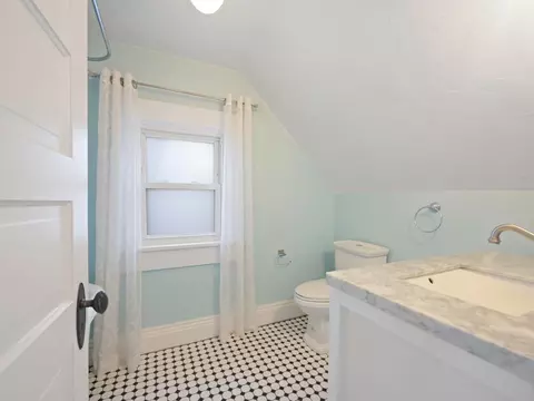 Bath - 152 S Apple St, Fruita, CO 81521 photo 3 of 5