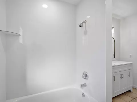 Bath - 252 S Peach St, Fruita, CO 81521 photo 2 of 3
