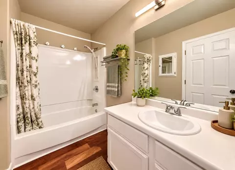 Bath - 270 N Cedar Ct, Fruita, CO 81521 photo 1 of 2