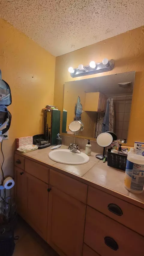 Bath - 1844 M Rd, Fruita, CO 81521 photo 2 of 4