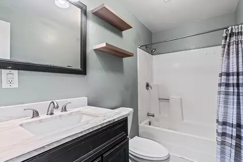 Bath - 805 Pinyon Ct, Rangely, CO 81648 photo 2 of 2