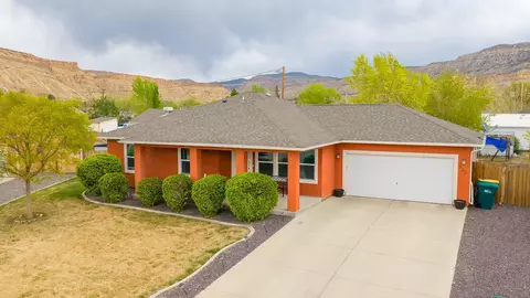 825 Cabernet Dr, Palisade, CO 81526