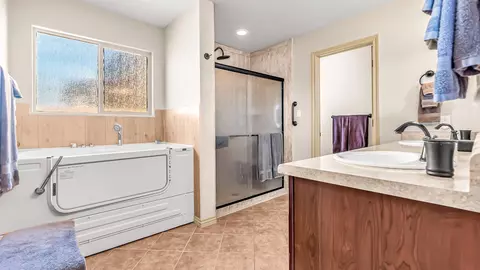 Bath - 1033 Echo Canyon St, Fruita, CO 81521 photo 1 of 3