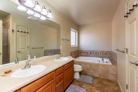 Bath - 801 Cresthaven Dr, Fruita, CO 81521 photo 2 of 3