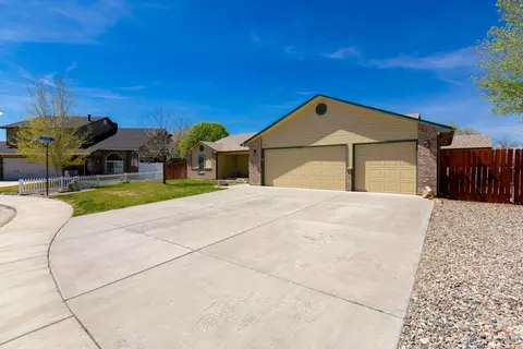 Exterior - 801 Cresthaven Dr, Fruita, CO 81521 photo 9 of 10