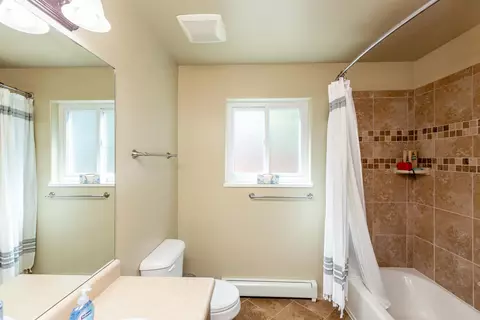 Bath - 801 Cresthaven Dr, Fruita, CO 81521 photo 1 of 3