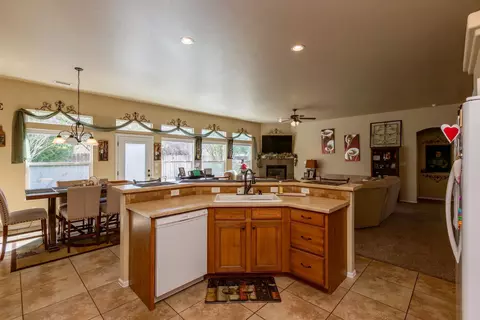 Kitchen - 784 Crystal Way, Fruita, CO 81521 photo 3 of 9