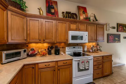 Kitchen - 784 Crystal Way, Fruita, CO 81521 photo 8 of 9