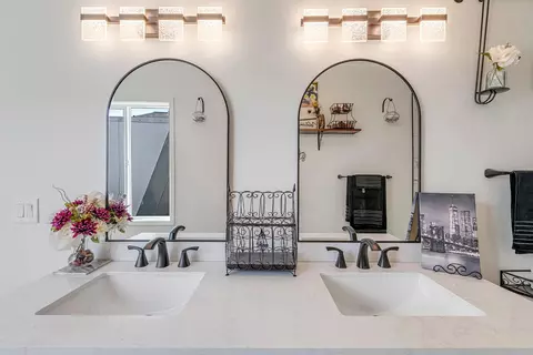 Bath - 1057 E Harrison Ave, Fruita, CO 81521 photo 2 of 8