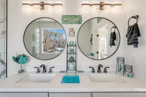 Bath - 1057 E Harrison Ave, Fruita, CO 81521 photo 6 of 8