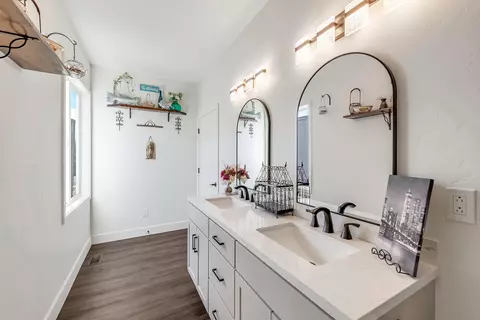 Bath - 1057 E Harrison Ave, Fruita, CO 81521 photo 3 of 8