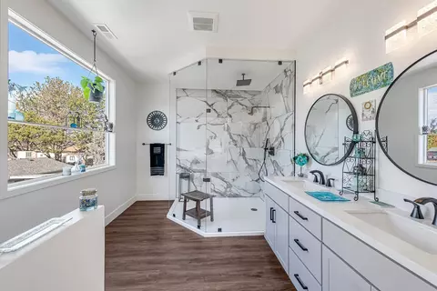 Bath - 1057 E Harrison Ave, Fruita, CO 81521 photo 4 of 8