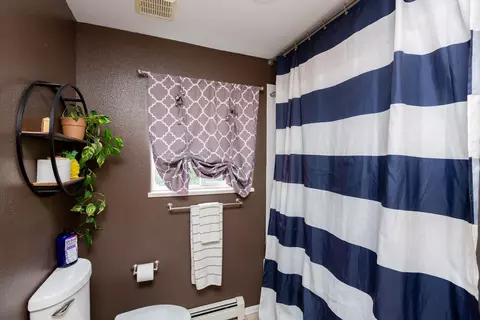 Bath - 502 Elderberry Dr, Fruita, CO 81521 photo 2 of 4