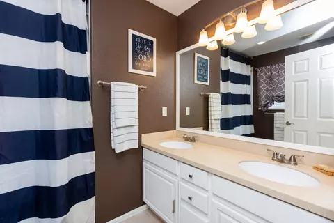 Bath - 502 Elderberry Dr, Fruita, CO 81521 photo 3 of 4