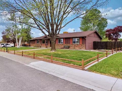 Exterior - 627 Oxbow Rd, Grand Junction, CO 81504 photo 9 of 10