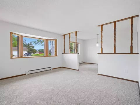 Living - 627 Oxbow Rd, Grand Junction, CO 81504 photo 2 of 8