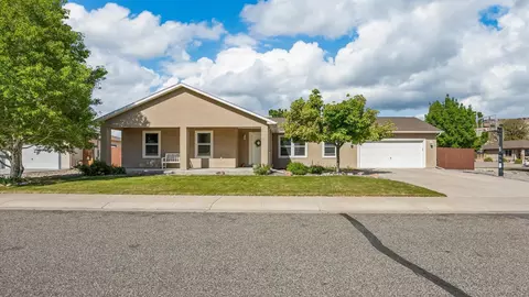832 Cabernet Dr, Palisade, CO 81526