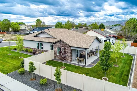 Exterior - 957 Elberta Dr, Fruita, CO 81521 photo 3 of 10
