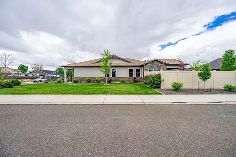 Exterior - 957 Elberta Dr, Fruita, CO 81521 photo 10 of 10