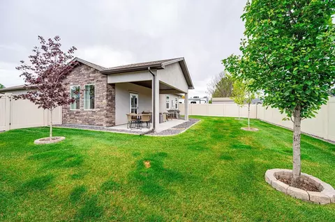 Exterior - 957 Elberta Dr, Fruita, CO 81521 photo 4 of 10
