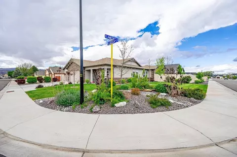 Exterior - 957 Elberta Dr, Fruita, CO 81521 photo 9 of 10