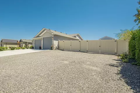 Exterior - 902 Cresthaven Dr, Fruita, CO 81521 photo 4 of 9