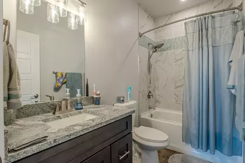 Bath - 902 Cresthaven Dr, Fruita, CO 81521 photo 1 of 4