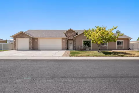2925 Brook View Ln, Grand Junction, CO 81503