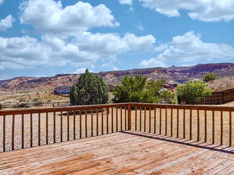 Exterior - 913 Squire Ct, Fruita, CO 81521 photo 2 of 8